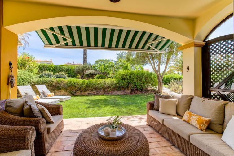 2Bedroom Bungalow Heated Shared Pool ,Near Carvoeiro And Ferrugudo エクステリア 写真